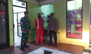 Jaga Keamanan Wilayah Babinsa Bersama Bhabinkamtibmas Laksanakan  Patroli Malam