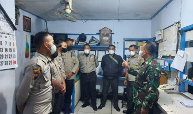 Ciptakan Wilayah Kondusif, Babinsa Berikan Pengarahan kepada Satpam