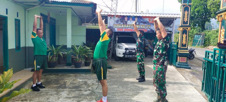 Danramil 04 Karangkobar Pimpin Anggota Laksanakan Pembinaan Fisik Lari Jalan