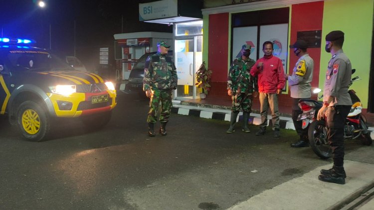 Babinsa Bersama Bhabinkamtibmas Bersinergi Laksanakan Patroli 