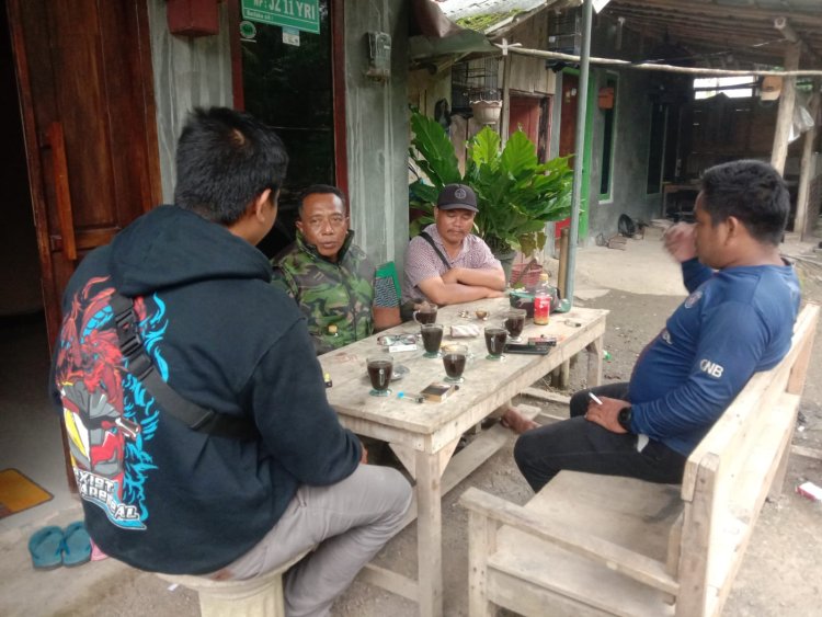Danramil 04 Karangkobar Komsos Bersama Warga