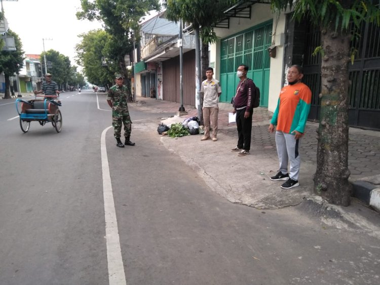 Danramil Pekalongan Timur Ajak Warga Tidak Buang Sampah Di Pinggir Jalan