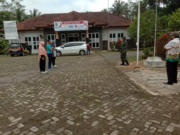 Babinsa Melaksanakan Pelatihan Petugas Upacara