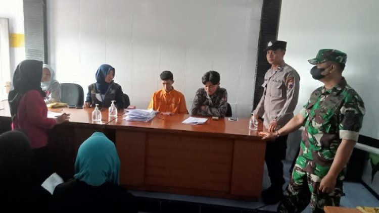 Danramil Pantau Langsung Penyaluran pembagian dana bantuan langsung tunai
