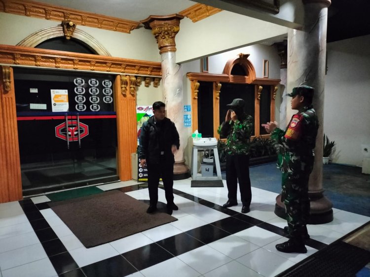 Ciptakan Suasana Yang Nyaman Babinsa Melaksanakan Patroli 
