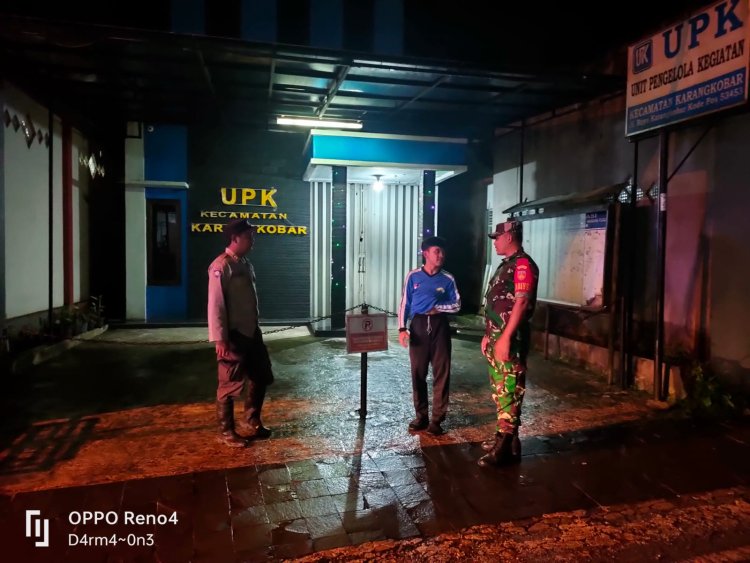 Cegah Gangguan Kamtibmas Babinsa Bhabinkamtibmas Karangkobar Gelar Patroli Malam