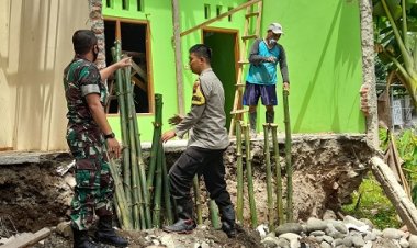 Pemberian sembako kepada warga yang terdampak longsor sungai dare 