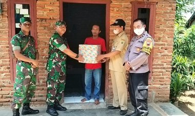 Babinsa Pajomblangan Berikan Gizi Tambahan Kepada Anak Stunting