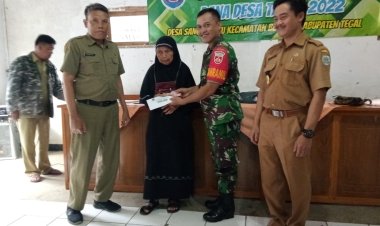 Danramil 20/Bojong Pantau Penyaluran BLT DD Triwulan IV Desa Sangkanayu Kecamatan Bojong