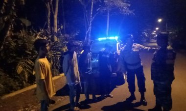 Sinergi tanpa batas Babinsa Dan Babinkamtibmas Melaksanakan Patroli malam