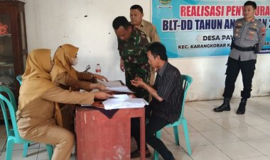 Danramil Bersama Kapolsek Pantau Langsung Penyaluran BLT DD Desa Paweden