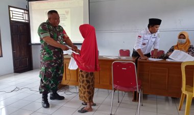 Pastikan Lancar dan Tepat Sasaran Babinsa Pantau Penyaluran BLT DD
