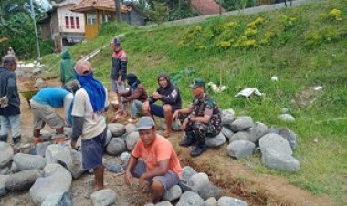 Pembuatan Jalan Usaha Tani, Bukti Kemanunggalan TNI Dan Rakyat