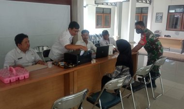 Babinsa Koramil 01Tegal Barat Dampingi Pembayaran PBB