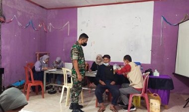 Sukseskan Program Vaksinasi Babinsa Laksanakan Pendampingan