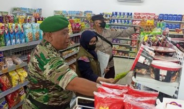 Babinsa bersama Team Sweeping Mamin Menjelang Nataru