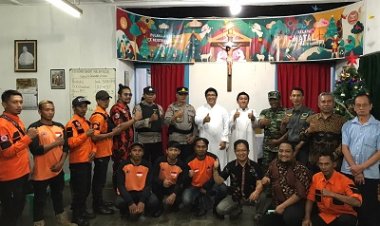 Danramil Bersama Kapolsek Pimpin Pengamanan Malam Natal 