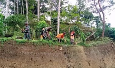 Babinsa Bersama Relawan Dan Aparatur Pemerintah Desa Tanam Pohon Akar Wangi