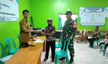 Pastikan Lancar dan Tepat Sasaran, Babinsa Dampingi Penyaluran BLT DD