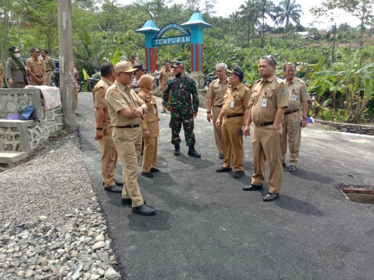 Danramil Dampingi Peninjauan Lokasi Launching Desa Anti Korupsi