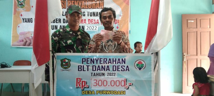 Pastikan Tepat Sasaran Babinsa Bersama Bhabinkamtibmas Dampingi Realisasi BLT-DD