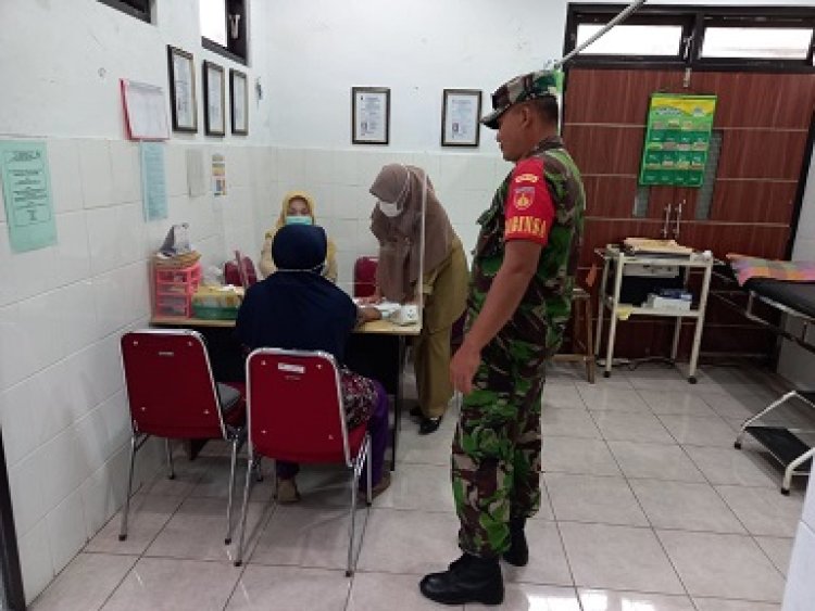 Babinsa Melaksanakan Pendampingan KB Di UPTD Puskesmas Karangkobar