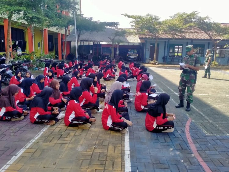 Babinsa Koramil 01/Purbalingga Latih Siswa Prakerin Disiplin dan Profesionalisme Dalam Bekerja