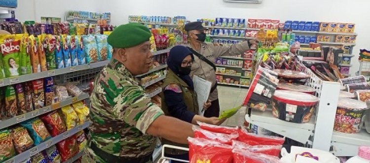 Babinsa bersama Team Sweeping Mamin Menjelang Nataru