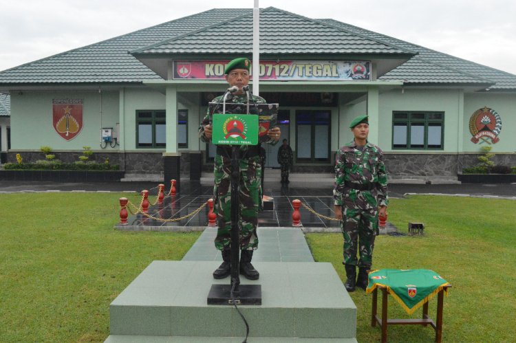Kasdim 0712 Tegal Pimpin Upacara Hari Senin