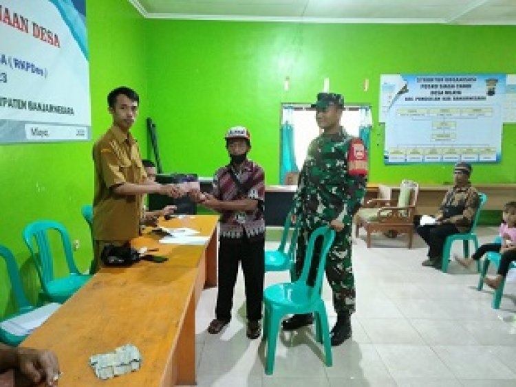 Pastikan Lancar dan Tepat Sasaran, Babinsa Dampingi Penyaluran BLT DD