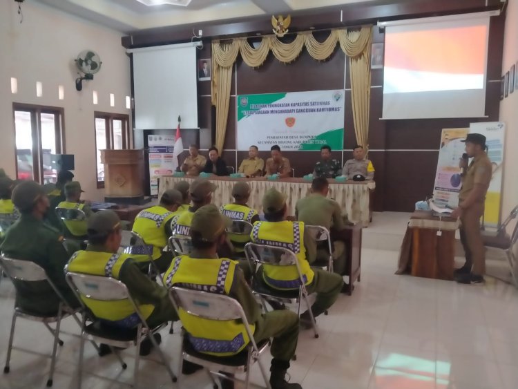 Anggota Koramil 20 Bojong Berikan Pelatihan dan Pembinaan Wawasan Kebangsaan Kepada Satlinmas