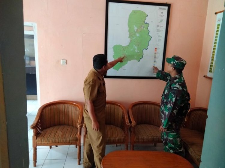 Lakukan Komsos Babinsa berinteraksi langsung dengan Perangkat Desa