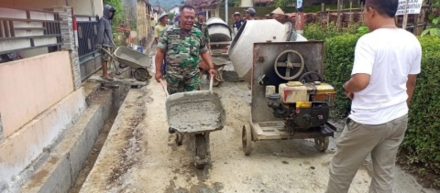 Bangun Semangat Kebersamaan Masyarakat Bersama Babinsa 