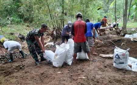 Antisipasi Gagal Panen, Koramil Banyumas Adakan Karya Bakti Membuat Tanggul