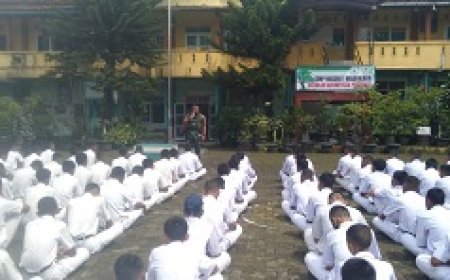 Babinsa Bentuk Karakter Siswa Dengan Latihan PBB dan Wasbang