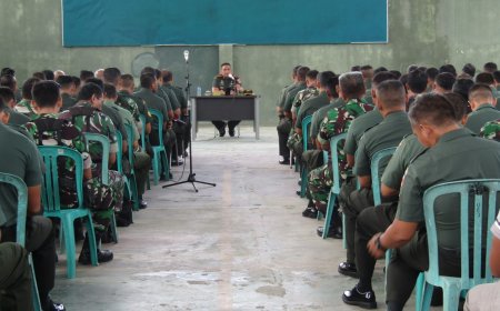 Dandim Purbalingga Berikan Jam Komandan Kepada Prajurit dan PNS