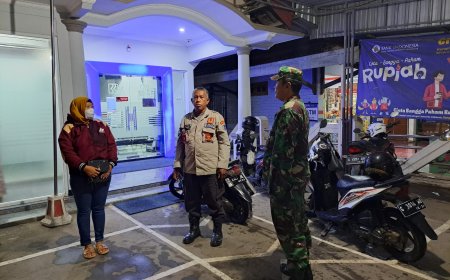 Patroli Wilayah, Babinsa Tegal Selatan Komsos Dengan Security Bank BRI