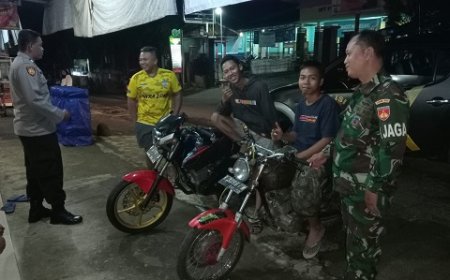 Patroli  sekaligus untuk melaksanakan komsos 