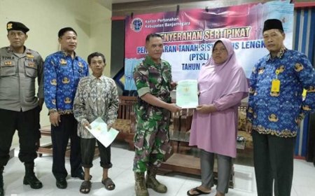 Sertu Heru Karmanto Hadiri Penyerahan Sertifikat 
