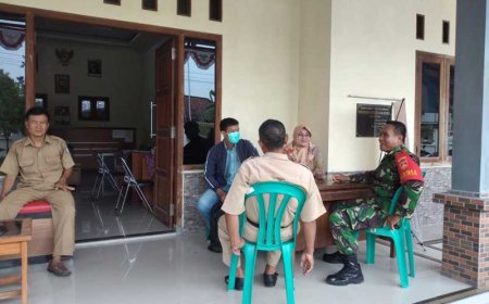 Jalin Kemanunggalan TNI Rakyat, Babinsa Koramil Talang Lakukan Komsos Dengan Perangkat Desa