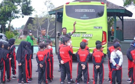 Puluhan Anak SD N 1 Jingkang Gerudug Kodim Banyumas