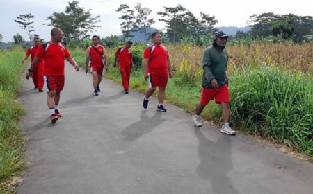 Jaga Imun Tubuh, Koramil Lebaksiu Laksanakan Jalan Sehat