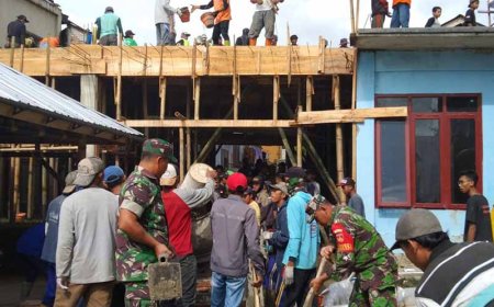 Kerja Sama TNI-POLRI dan Warga Karya Bakti Pengecoran Asrama Putri Pondok Pesantren AN-NUR