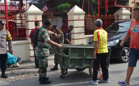 Jaga Toleransi Antar Umat Beragama, Kodim Tegal Bersama Lintas Agama Dan Lintas Instansi Bersihkan Klenteng Menjelang Imlek