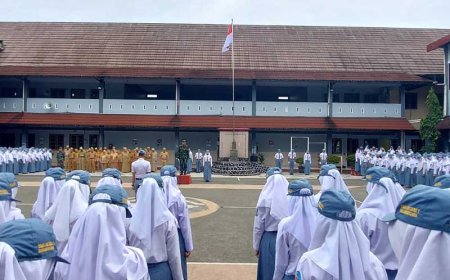 SMAN 1 Banjarnegara Menggelar Upacara Bendera Rutin