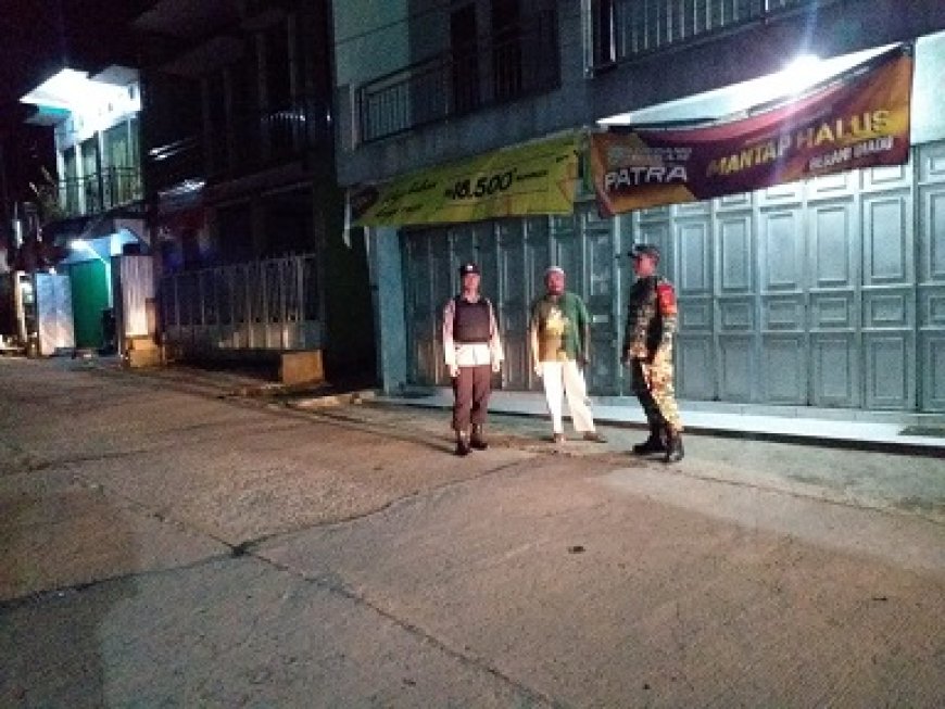 Babinsa Bersama Bhabinkamtibmas Karangkobar Gelar Patroli Malam