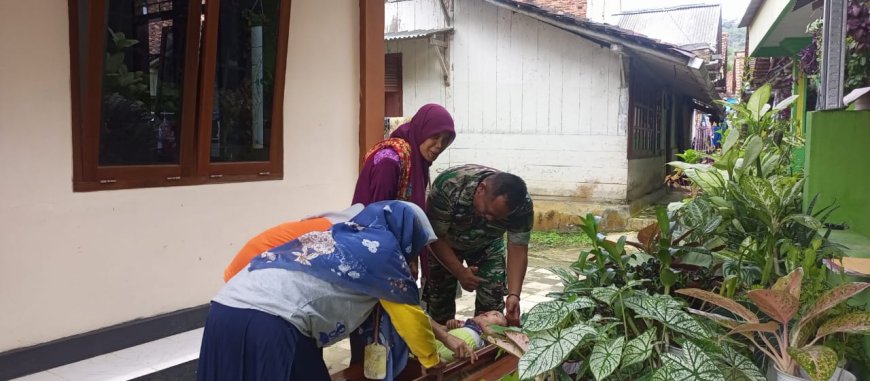 Babinsa Mendampingi Kegiatan Posyandu Dukuh Situ Kulon 