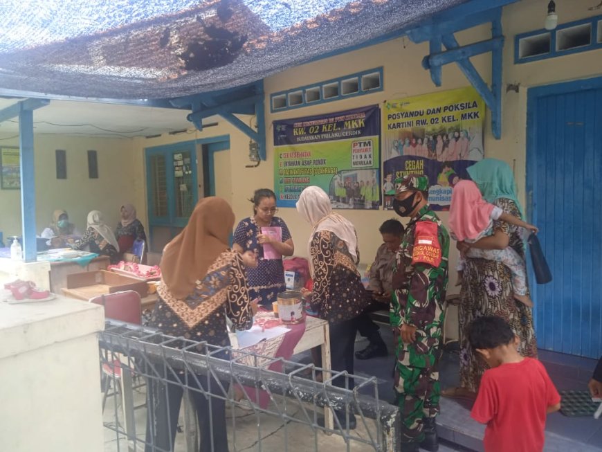 Sukseskan Program Penurunan Stunting, Babinsa Koramil Tegal Timur Dampingi Kegiatan Posyandu