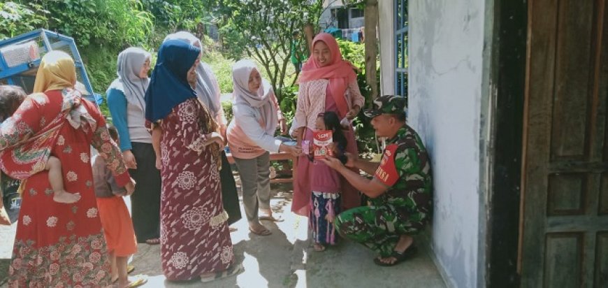 Penuhi Gizi Balita Babinsa  Dampingi Pembagian PMT Bagi Balita