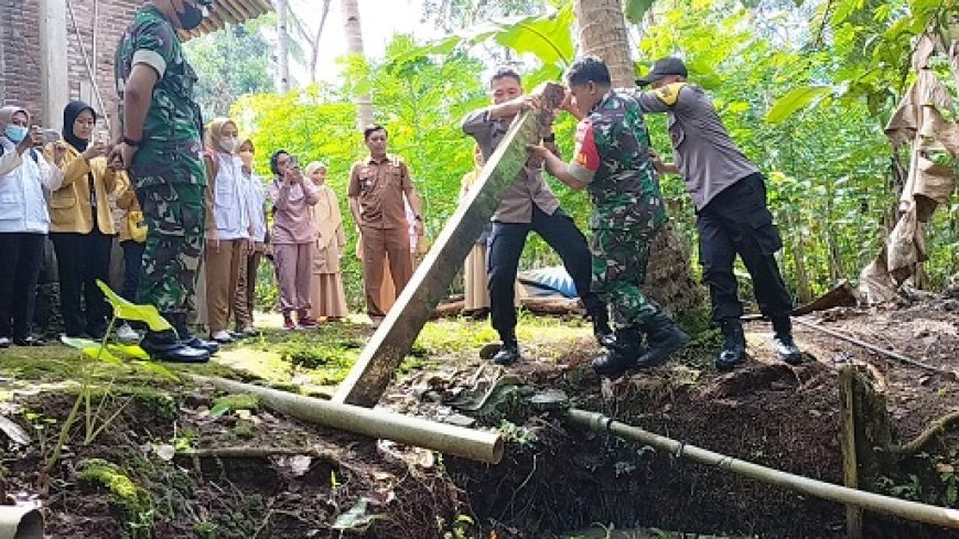 Dukung Percepatan ODF Danramil beserta Anggota Bersama Dinas Kesehatan  Grebek Jamban Helikopter